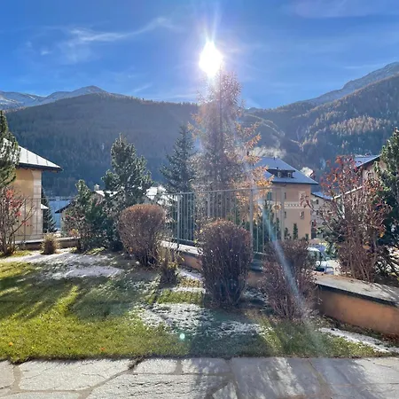 2,5 Mit Bergblick In Engadin Zuoz