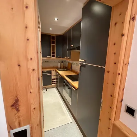 Apartment 2,5 Mit Bergblick In Engadin Zuoz