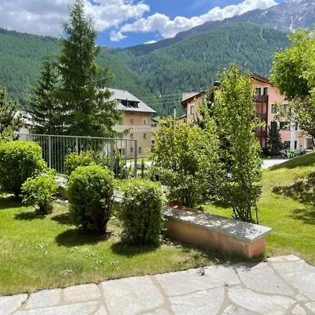 2,5 Mit Bergblick In Engadin Zuoz